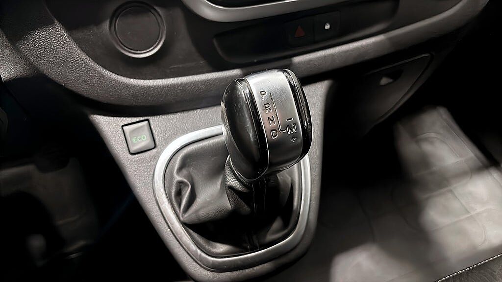 Nissan NV300