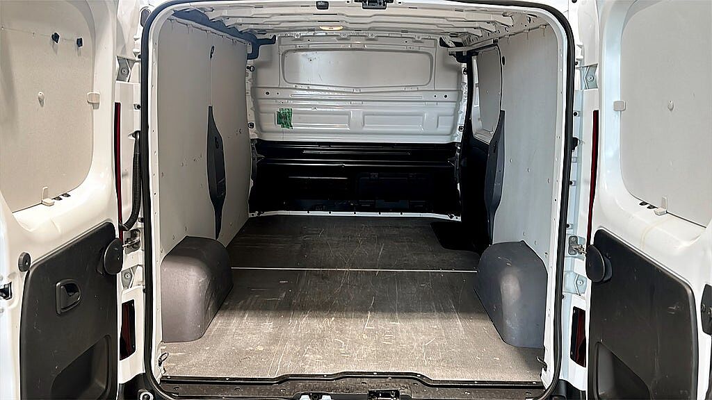 Nissan NV300